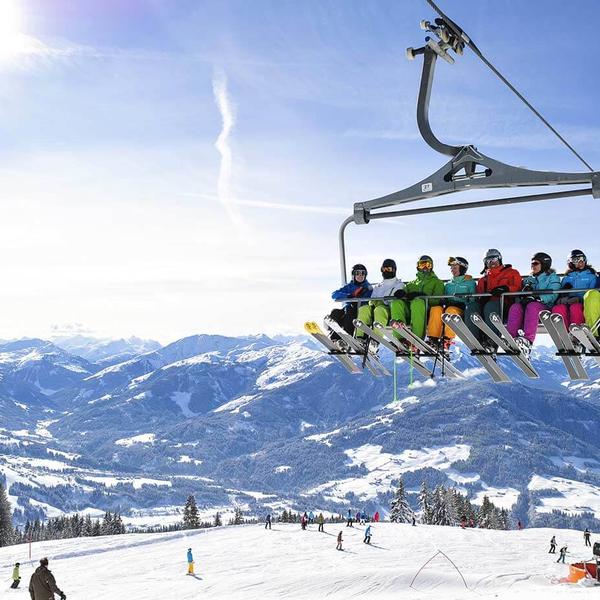 Gondelfahrt zum Familienskitag in der Skiregion Wilder Kaiser-Brixental.